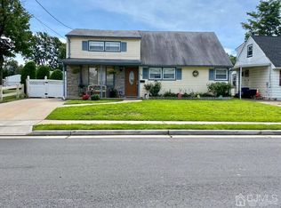 57 Mulberry St, Carteret, NJ 07008