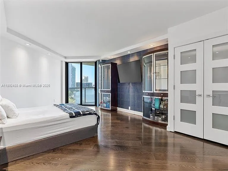 4000 Island Blvd #606 — Photo 30