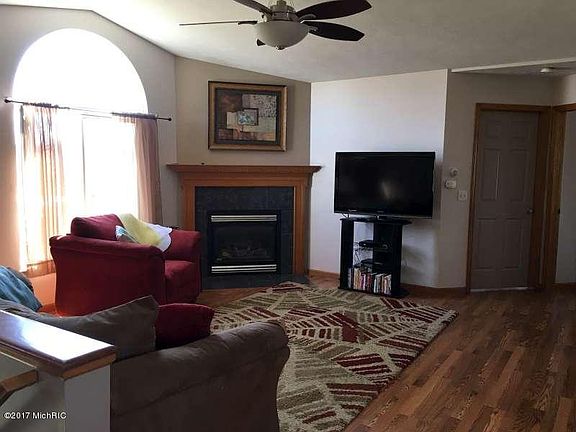 3rd image of 411 Sunbrook Dr SE