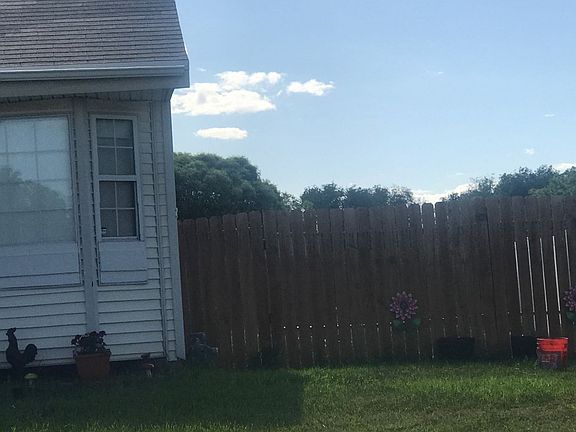 3rd image of 2876 S Berkshire Cir