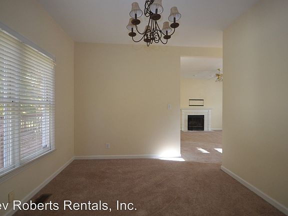 5th image of 1620 Nesfield Pl
