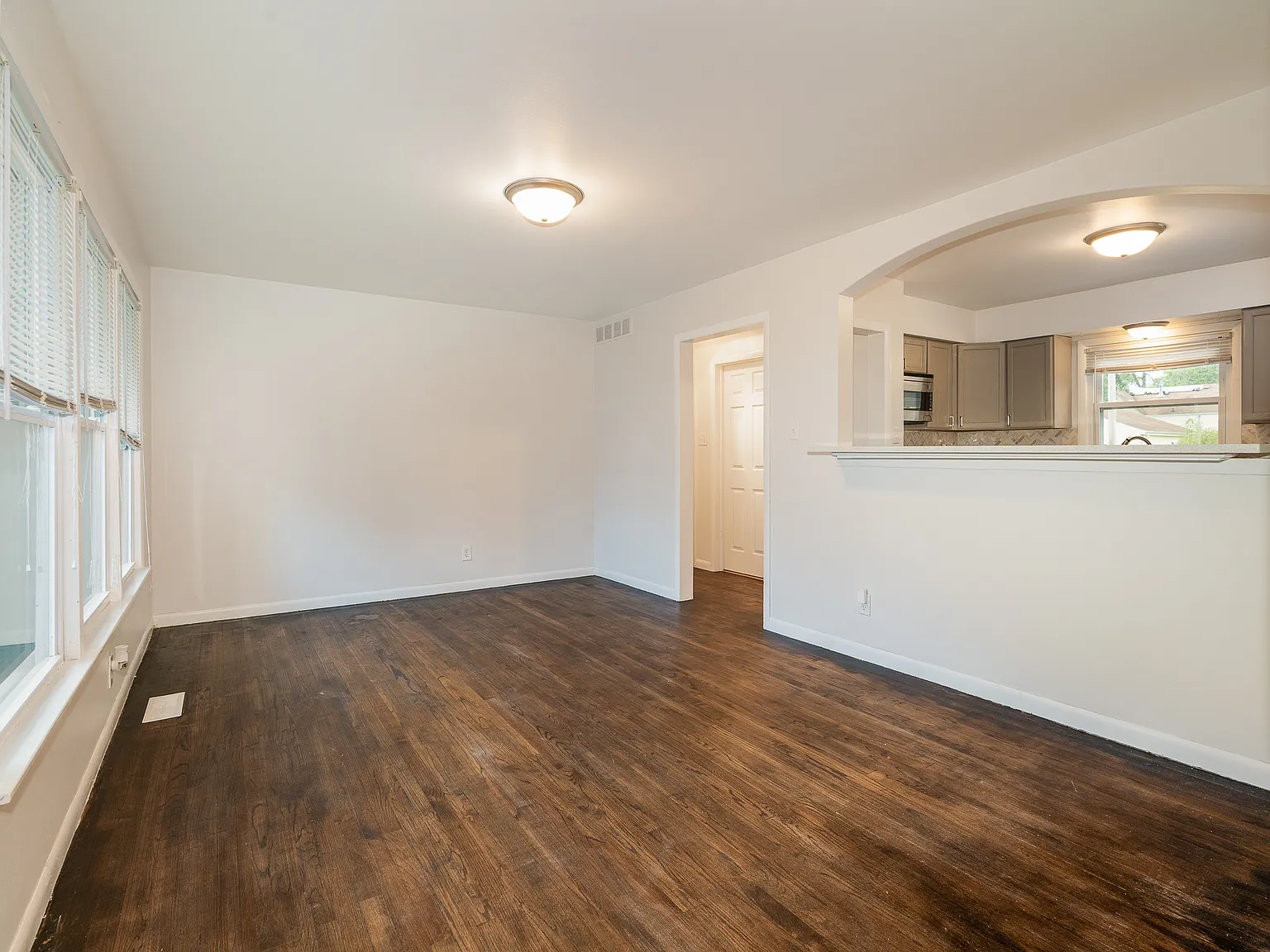 3 bed, 1428 sqft, $2,350 — Photo 3