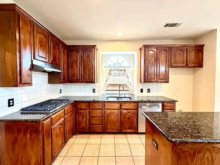 7204 Crane Dr — Photo 35
