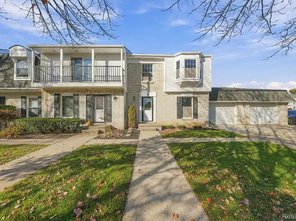 74 Longford Dr, Rochester Hills, MI 48309