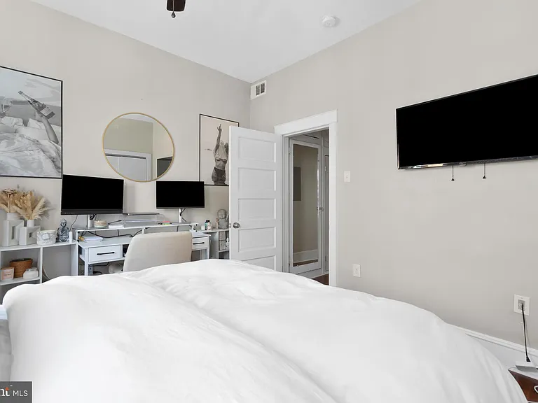 508 Bainbridge St #2 — Photo 9