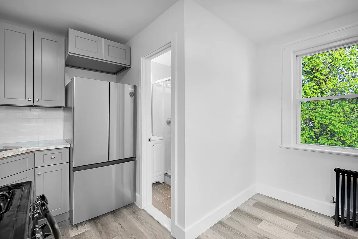 Building Photo - 127 Maple Ave #2