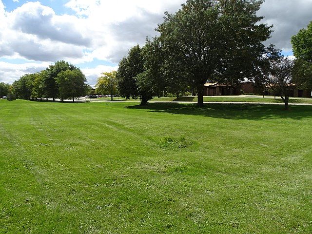 2nd image of 702 S Canterbury Dr