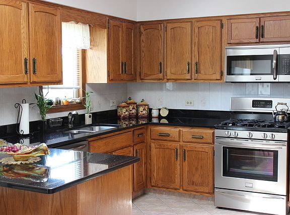 4th image of 7845 Woodstock Dr