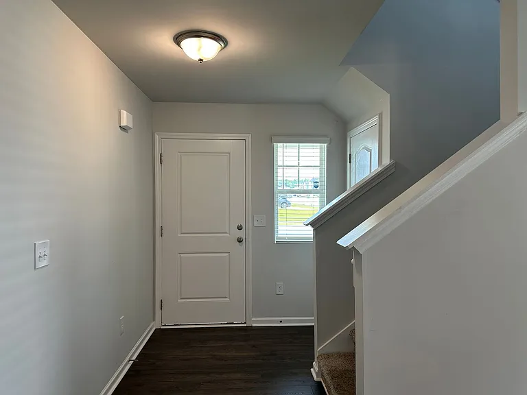 216 Melbourne Dr — Photo 3