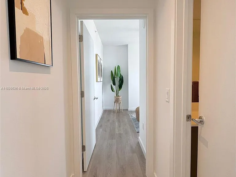 1642 NE 1st Ave #2303 — Photo 8