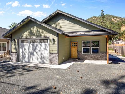 1451 4th Ave, Gold Hill, OR, 97525