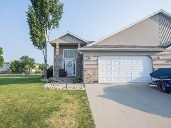 3221 11th Ave S, Moorhead, MN 56560