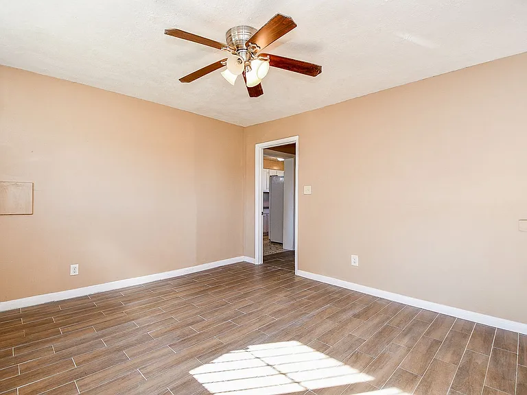 4926 Ridgestone St — Photo 15