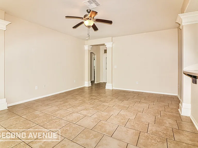 1037 Imperial St — Photo 4
