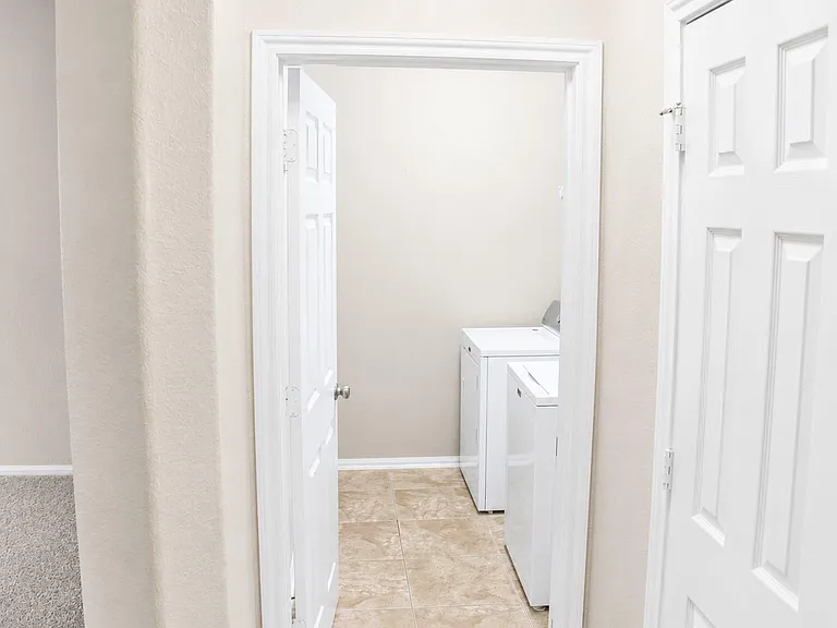 2814 Silver Bend Ln — Photo 9