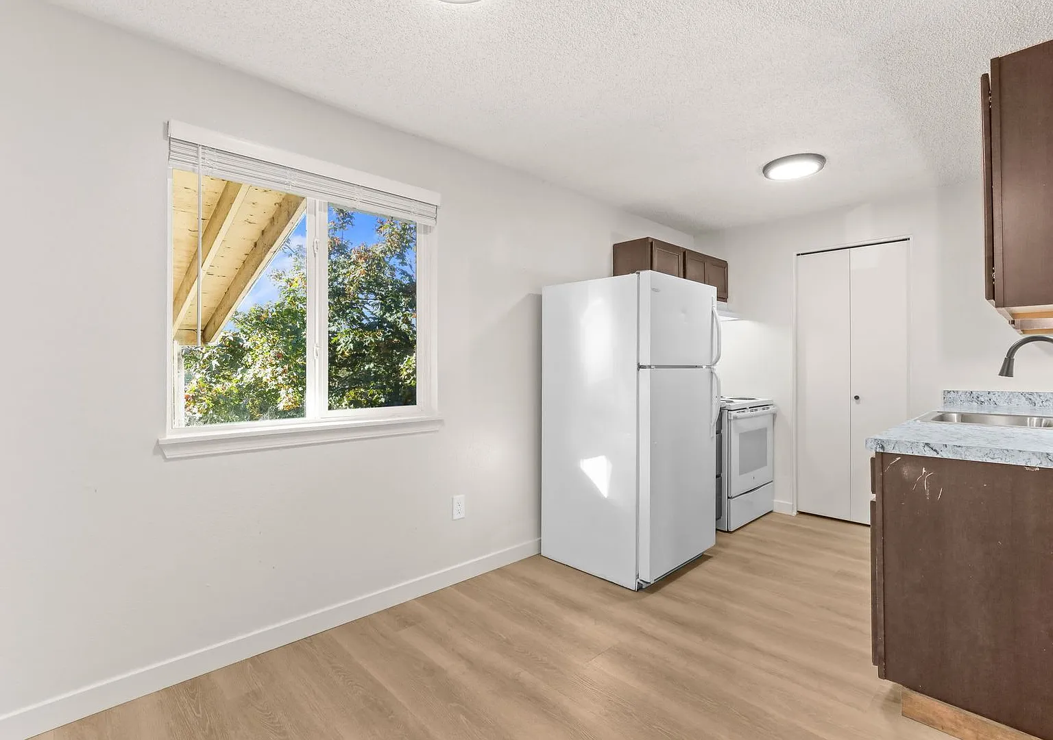 Charbern Apts - In The Heart of Milwaukie Oregon — Photo 2