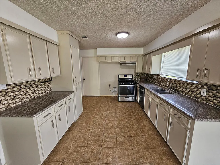 221 Palm Aire Dr — Photo 11