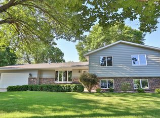 541 E State St, Belle Plaine, MN 56011
