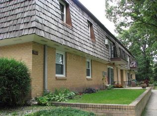 302 Oakwood Ct APT 5, Walhalla, ND 58282