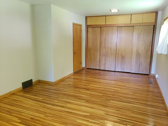 3rd image of 3261 Court St