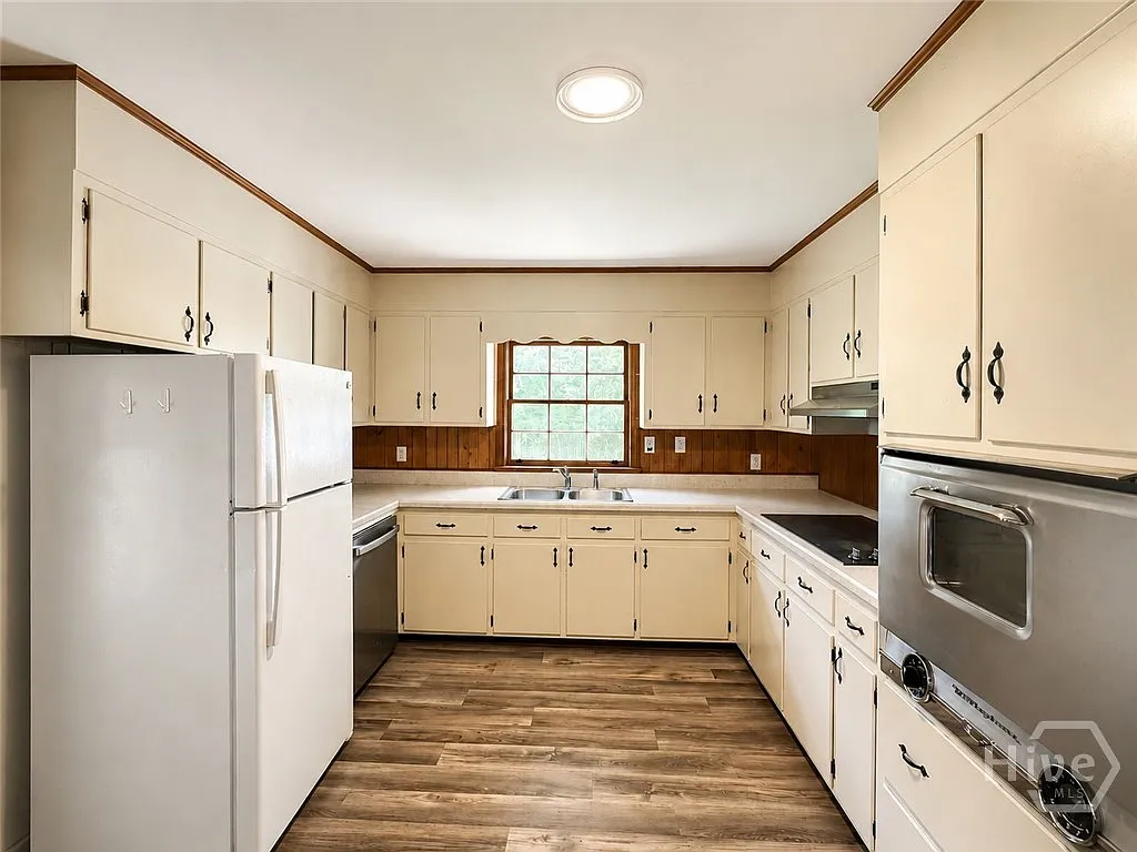 3 bed, 2.0 bath, 2000 sqft, $2,800 — Photo 4
