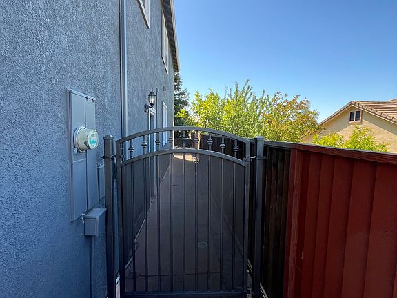 2nd image of 1126 Oakpoint Dr #B