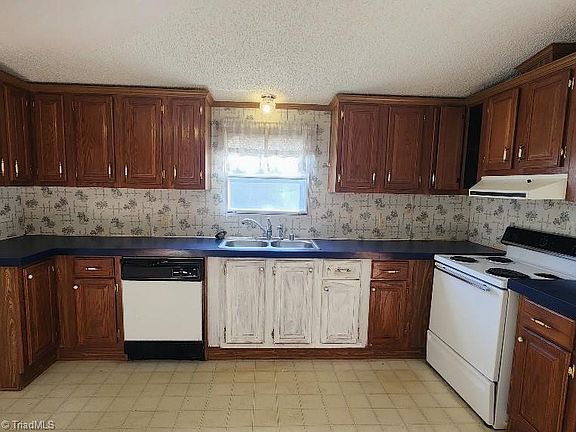 4th image of 141 Blair Dr