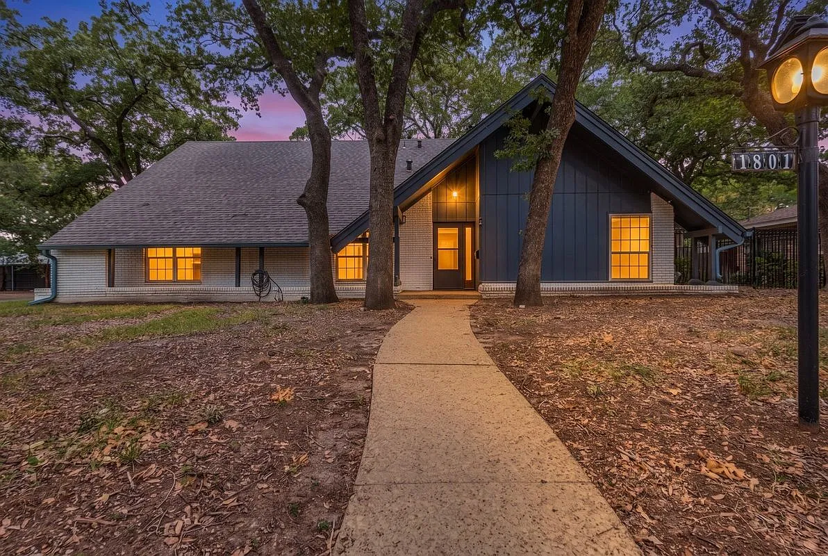5 bed, 3.5 bath, 2782 sqft, $3,190 — Photo 1