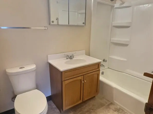 120 W Slifer St, Portage, WI