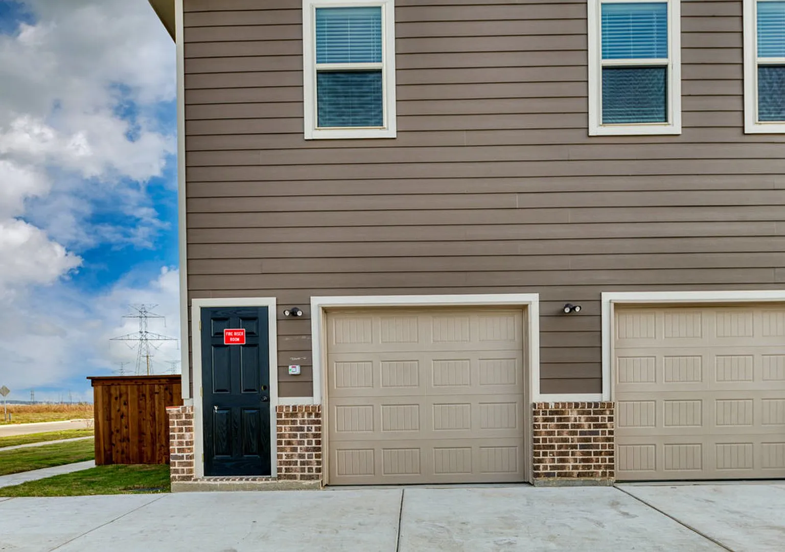 Gorgeous 2 Bedroom 2 Full Bath Four Plex Located In Midlothian Isd! — Photo 4