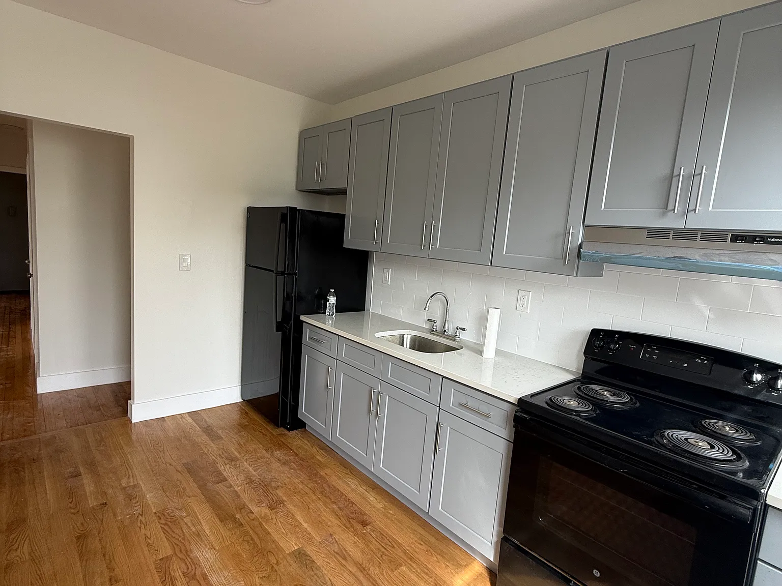 2 bed, 830 sqft, $3,100 — Photo 1
