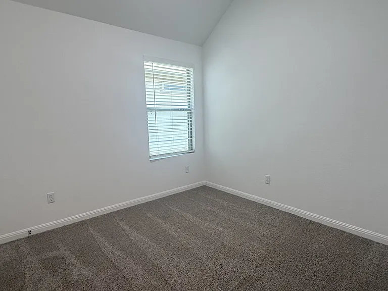 176 Hornet St — Photo 16