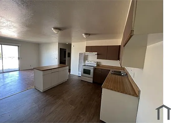 9840 E St #5 — Photo 2