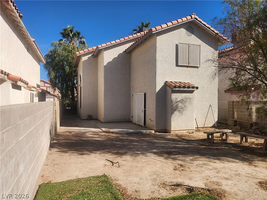 3 bed, 2.5 bath, 1444 sqft, $1,800 — Photo 2