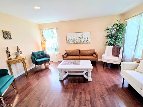 4th image of 33 Kopak Way