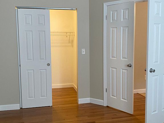 5th image of 3904 Hereford St Floor 1