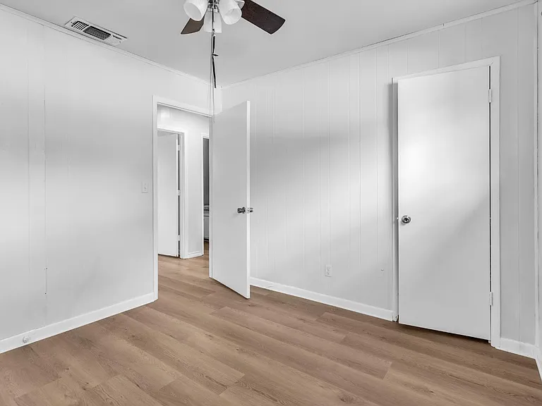 200 Linden St — Photo 24