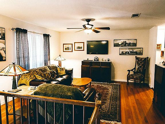 4th image of 2119 Middle Creek Dr