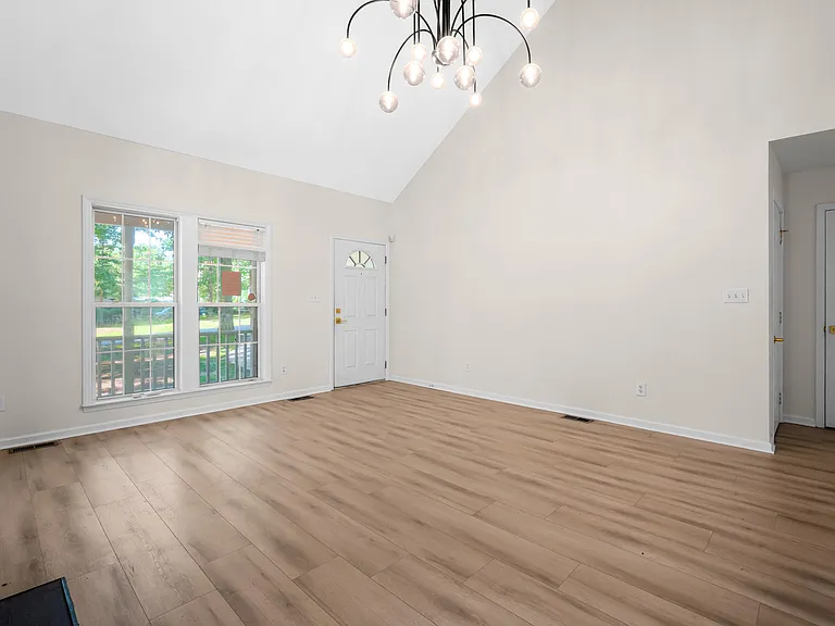 305 Dearing Dr — Photo 10