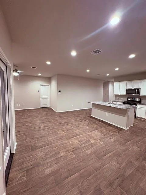 4 bed, 2.0 bath, 1736 sqft, $2,150 — Photo 4