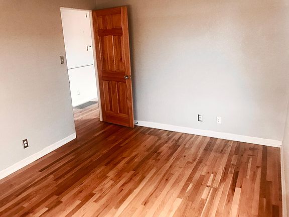 Bedroom #1 (no furniture)