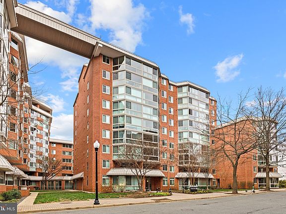 2nd image of 1024 N Utah St APT 223