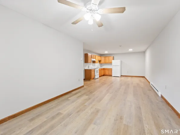 180 N Cherry St #11, Wallingford, CT 06492