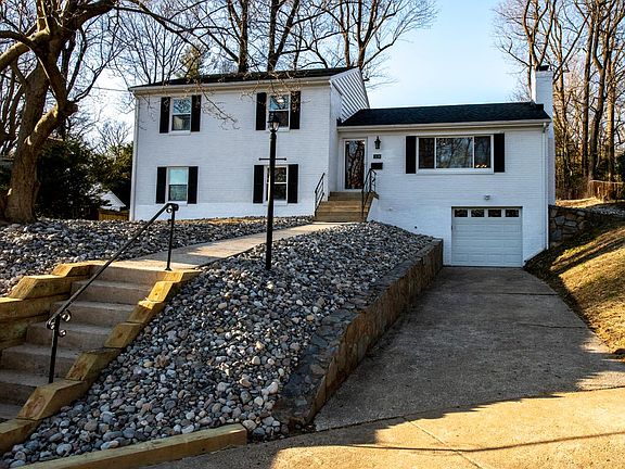 5th image of 3126 Adrian Pl
