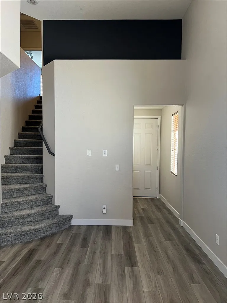 3 bed, 2.0 bath, 1647 sqft, $2,045 — Photo 3