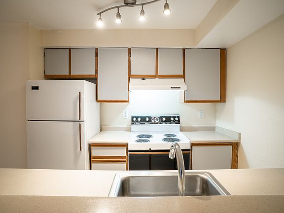 4th image of 500 13th Ave E APT 302