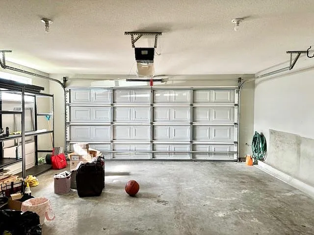 9533 Granville Ave — Photo 24