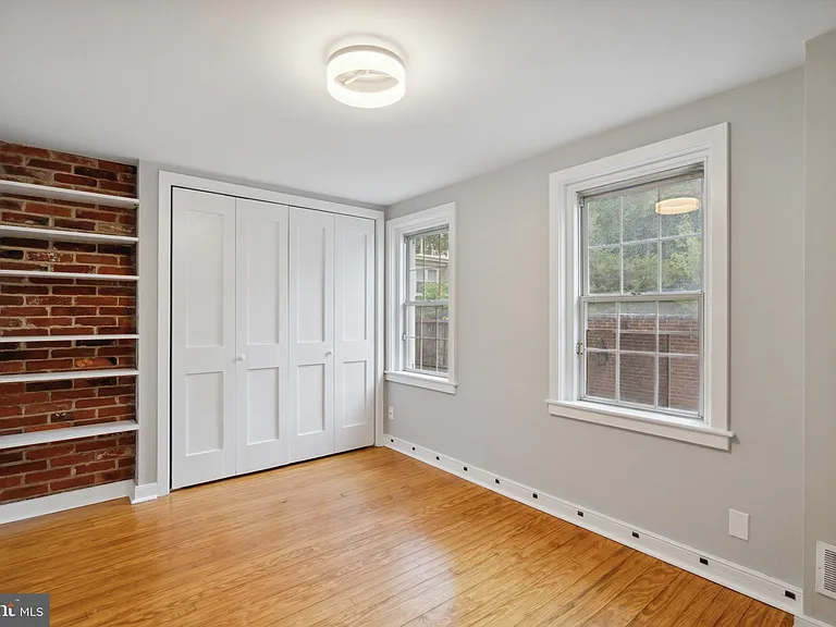 712 Addison St — Photo 10