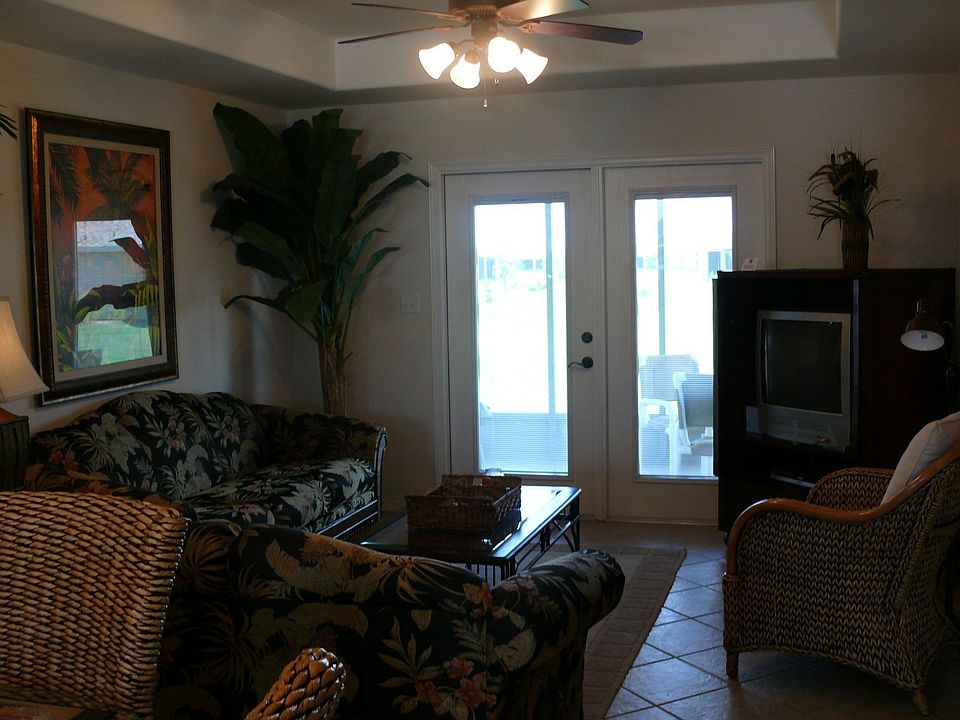 1st image of 3 Doral Dr