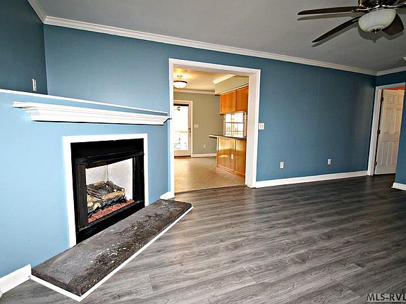 5th image of 136 Hemlock Dr